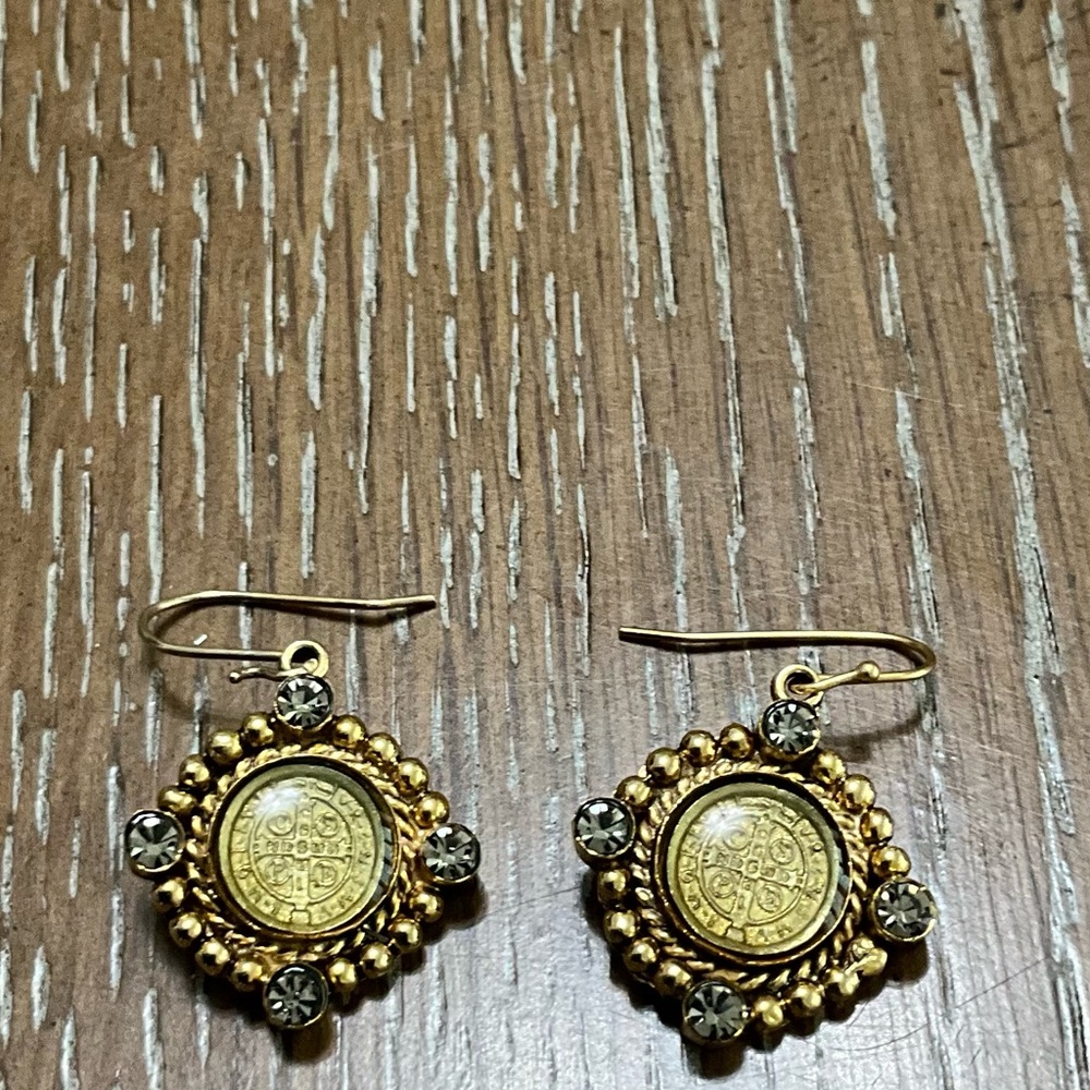 VIRGINS SAINTS & ANGELS
PETITE CLOISTER EARRINGS - SAN BENITO